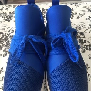 🔥🔥🔥🔥Brash Sneakers WM Size 9